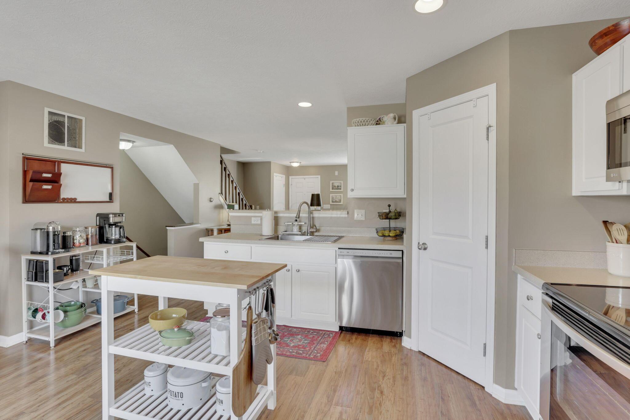 6330 Marsh Wren Drive, Columbus, Ohio image 11