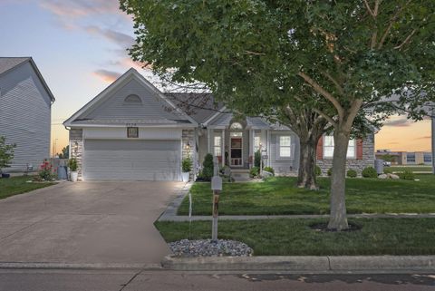 Photo of 3529 Lake Louise Drive, Grove City, OH 43123 (MLS # 226025097)