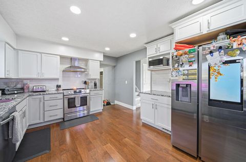 Tiny photo for 3160 Adirondack Avenue, Columbus, OH 43231 (MLS # 225042003)