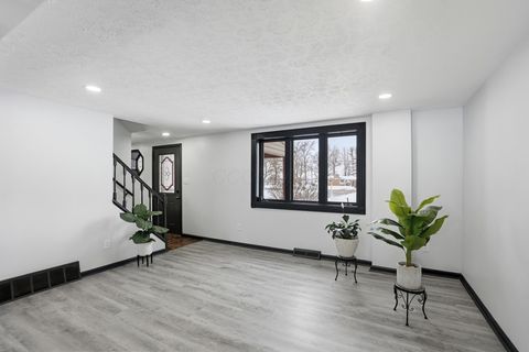 Tiny photo for 728 Murnan Road, Galloway, OH 43119 (MLS # 226002976)