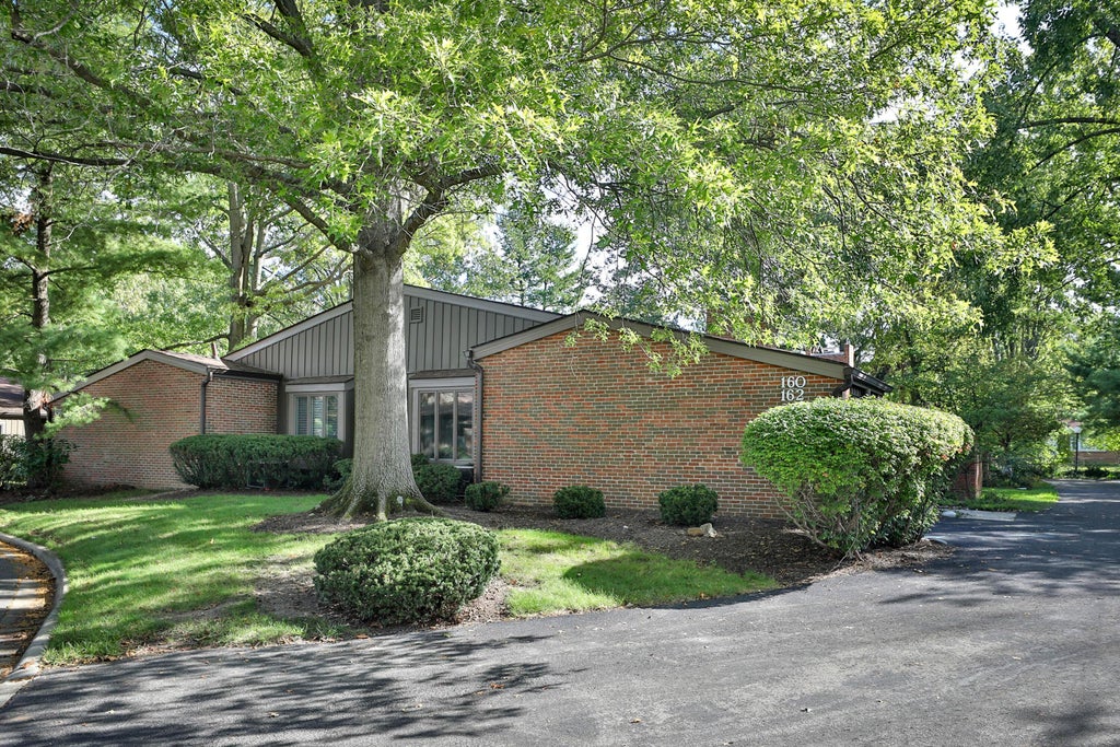 Photo of 160 Glen Circle, Worthington, OH 43085 (MLS # 226037334)