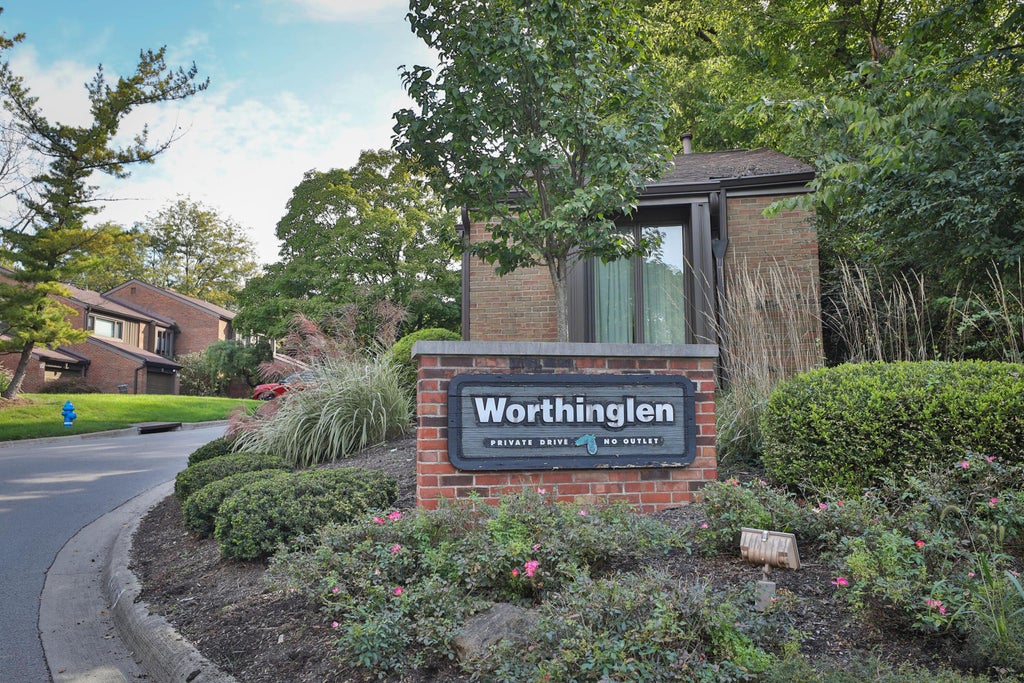 Photo of 160 Glen Circle, Worthington, OH 43085 (MLS # 226037334)