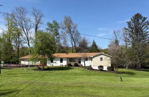 Photo of 300 Eastlawn Circle, Zanesville, OH 43701 (MLS # 226016152)