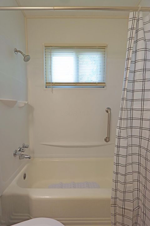 Tiny photo for 3018 Woodway Road, Columbus, OH 43207 (MLS # 225039478)