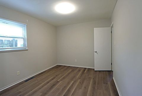 Tiny photo for 3018 Woodway Road, Columbus, OH 43207 (MLS # 225039478)