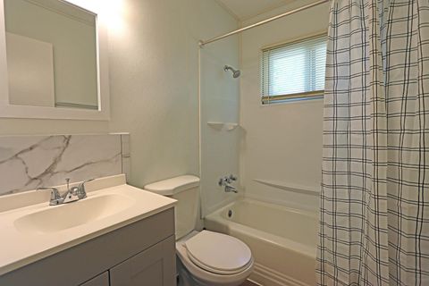 Tiny photo for 3018 Woodway Road, Columbus, OH 43207 (MLS # 225039478)