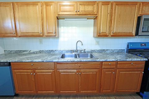 Tiny photo for 3018 Woodway Road, Columbus, OH 43207 (MLS # 225039478)