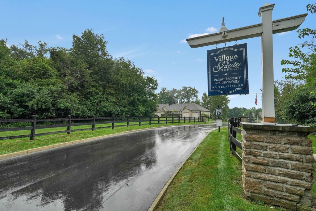 Photo of 8039 Farm Crossing Circle, Powell, OH 43065 (MLS # 226017331)