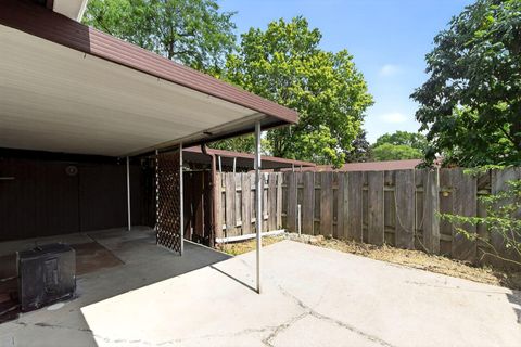 Tiny photo for 2362 Woodbrook Circle N 81 #81, Columbus, OH 43223 (MLS # 226002809)