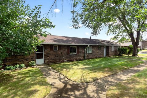 Tiny photo for 2362 Woodbrook Circle N 81 #81, Columbus, OH 43223 (MLS # 226002809)