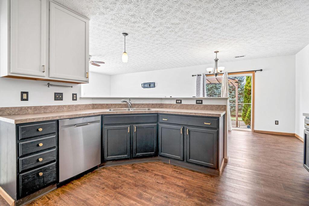 Hilliard, Ohio 43026, United States, 3 Bedrooms Bedrooms, ,3 BathroomsBathrooms,Residential,Active,252244