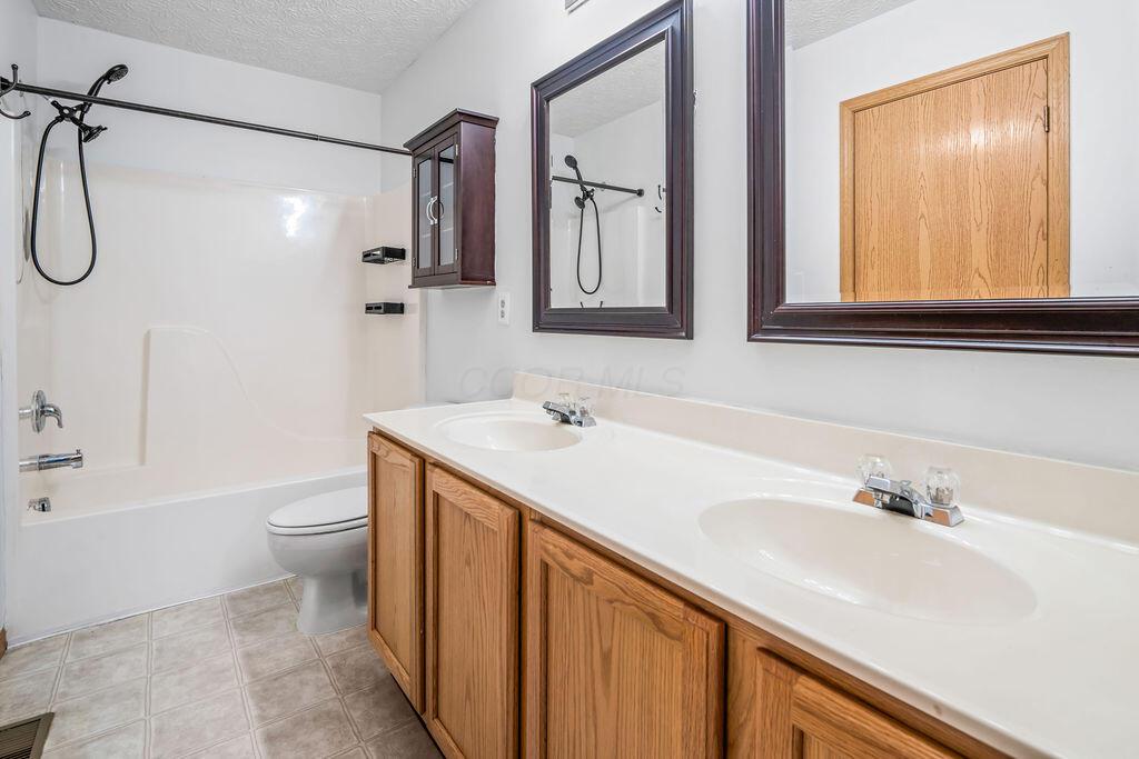 Hilliard, Ohio 43026, United States, 3 Bedrooms Bedrooms, ,3 BathroomsBathrooms,Residential,Active,252244