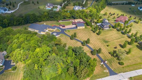 Photo of 3583 Darby Knolls Boulevard, Hilliard, OH 43026 (MLS # 225032684)