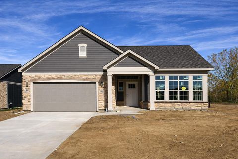 Photo of 1604 Waterside Drive, Circleville, OH 43113 (MLS # 226000406)