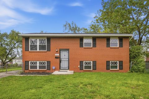 Photo of 2670 Diane Place, Columbus, OH 43207 (MLS # 226011954)