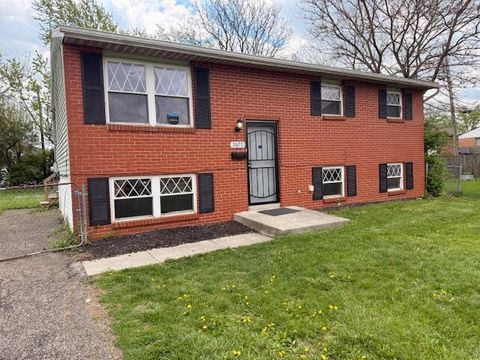 Photo of 2670 Diane Place, Columbus, OH 43207 (MLS # 226011954)