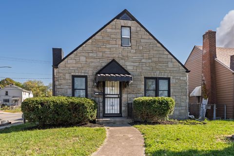 Photo of 1472 S Champion Avenue, Columbus, OH 43207 (MLS # 225041843)