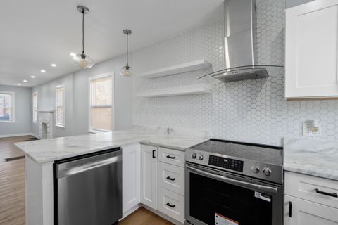 Photo of 1472 S Champion Avenue, Columbus, OH 43207 (MLS # 225041843)