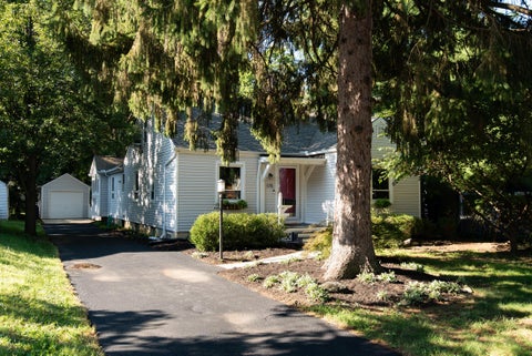 Photo of 175 W Weisheimer Road, Columbus, OH 43214 (MLS # 226034227)