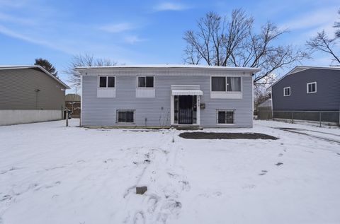 Photo of 1905 Woodcrest Road, Columbus, OH 43232 (MLS # 226007283)