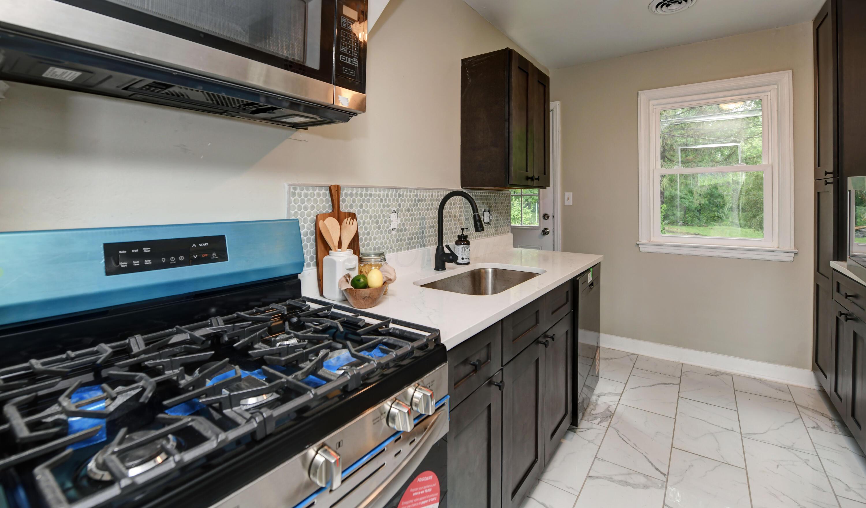 2474 Mecca Road, Columbus, Ohio image 12