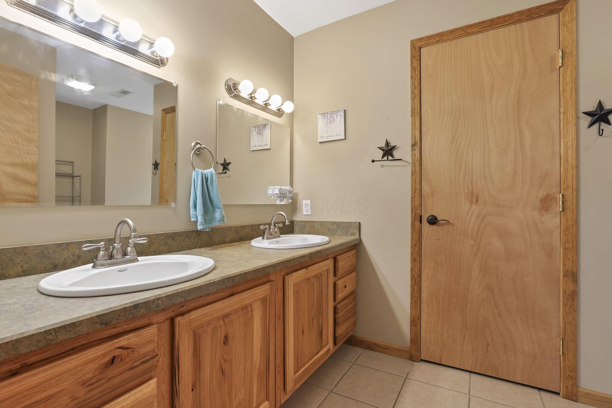 64900 Redbud Road, Cambridge, Ohio image 37