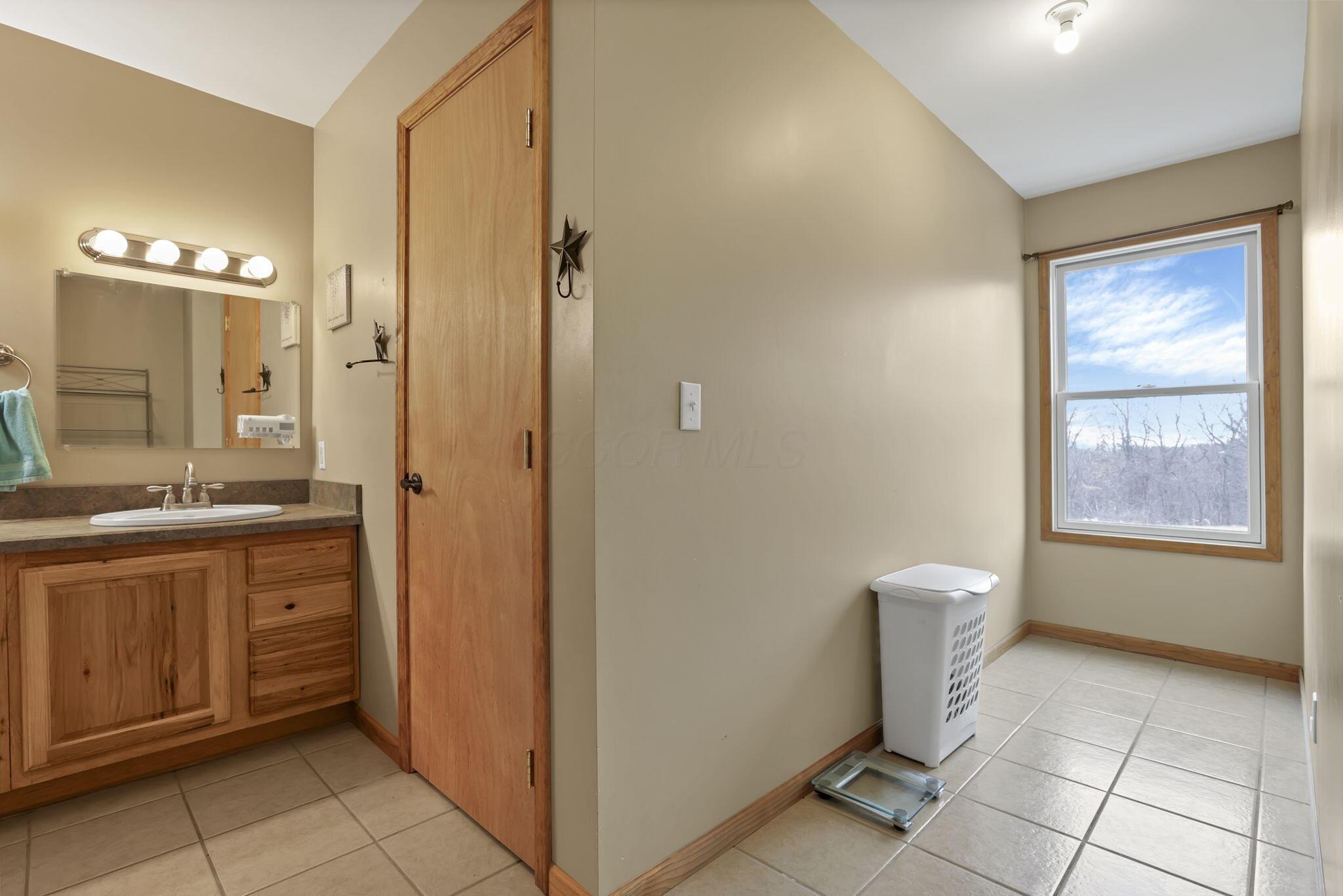 64900 Redbud Road, Cambridge, Ohio image 39