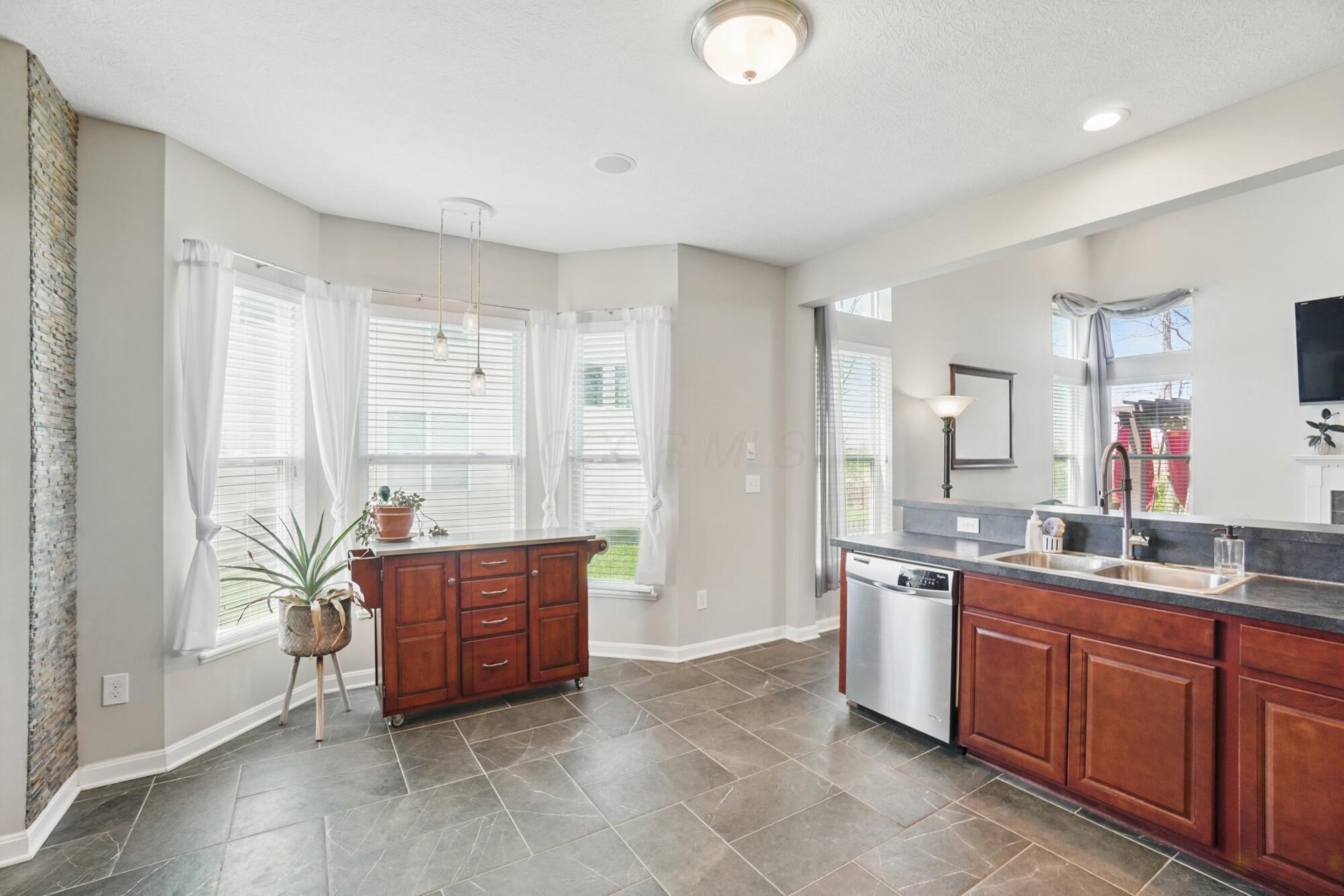 654 Black Hawk Drive, Marysville, Ohio image 16