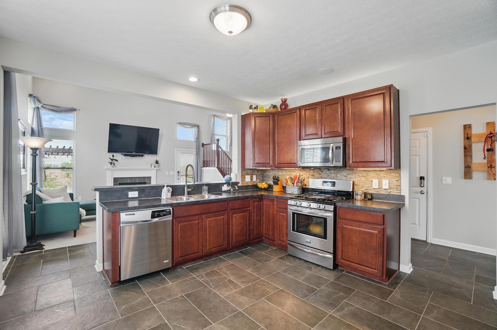 654 Black Hawk Drive, Marysville, Ohio image 15
