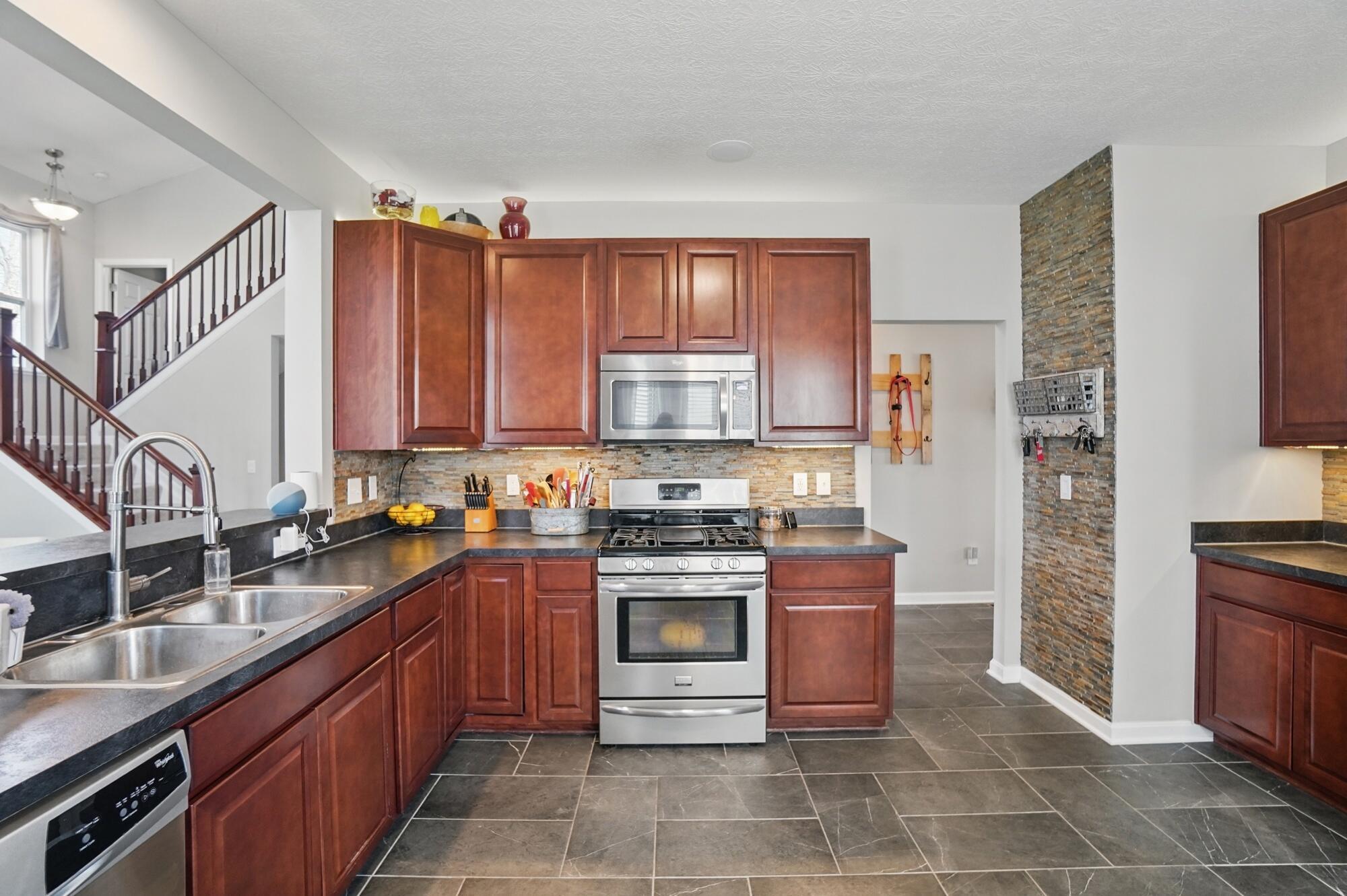 654 Black Hawk Drive, Marysville, Ohio image 17