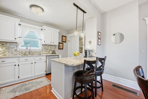 Tiny photo for 577 Bradley Street, Columbus, OH 43201 (MLS # 226016301)
