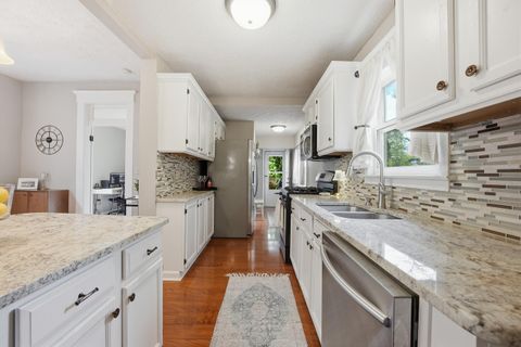 Tiny photo for 577 Bradley Street, Columbus, OH 43201 (MLS # 226016301)