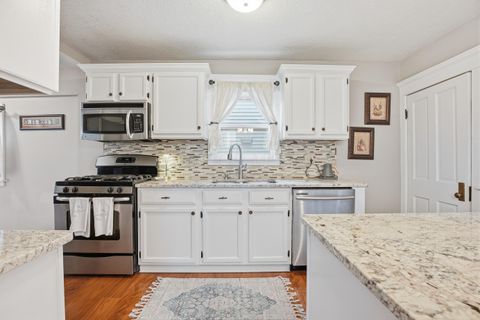 Tiny photo for 577 Bradley Street, Columbus, OH 43201 (MLS # 226016301)