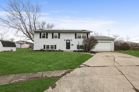 Photo of 938 Harding Court, Newark, OH 43055 (MLS # 226008134)
