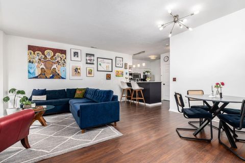 Photo of 24 W Russell Street, Columbus, OH 43215 (MLS # 226018056)