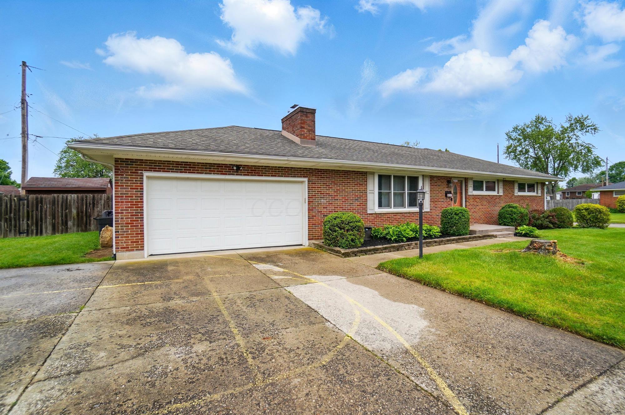4561 Willowbrook Drive, Springfield, Ohio image 2