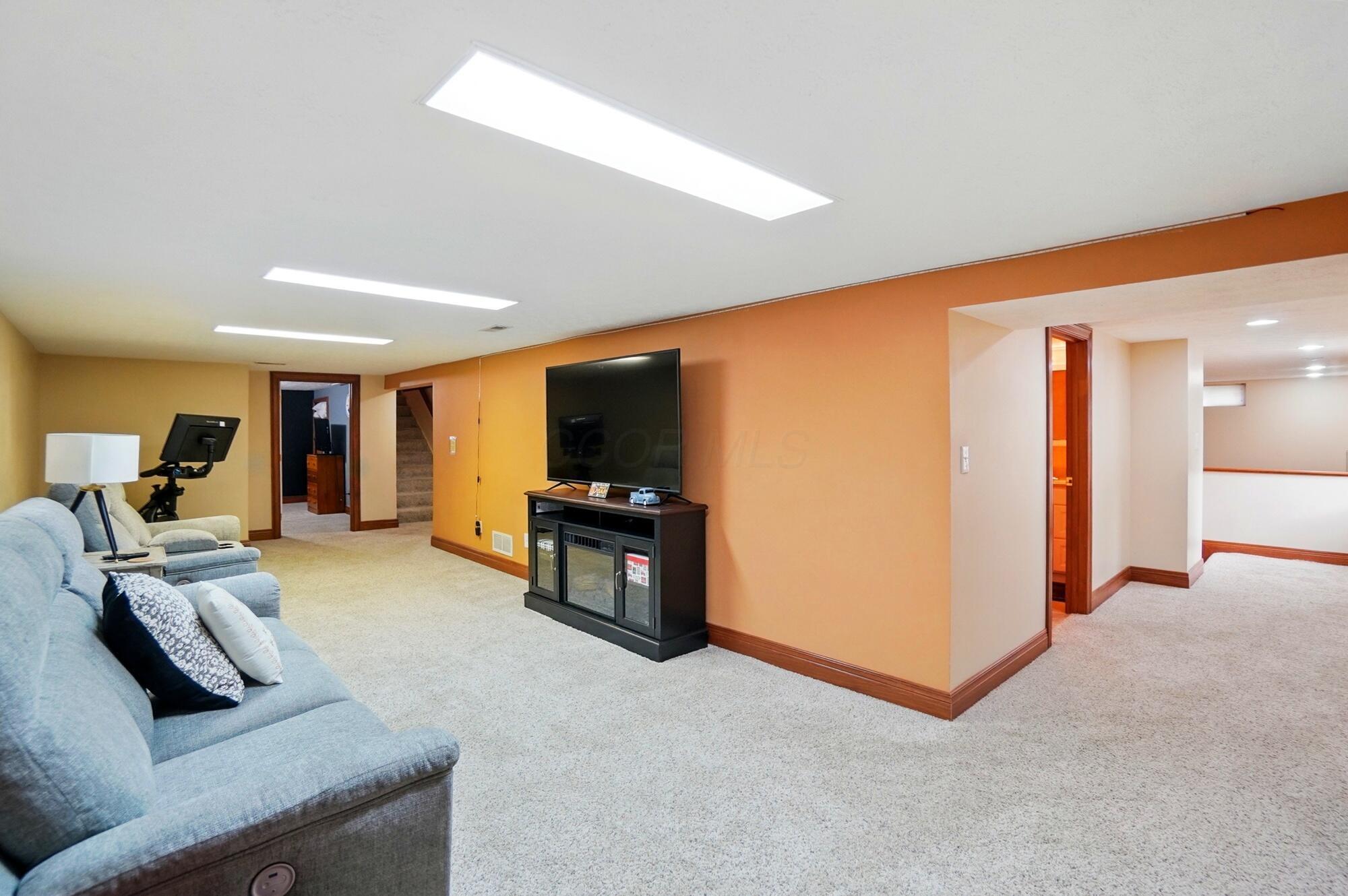 4561 Willowbrook Drive, Springfield, Ohio image 35
