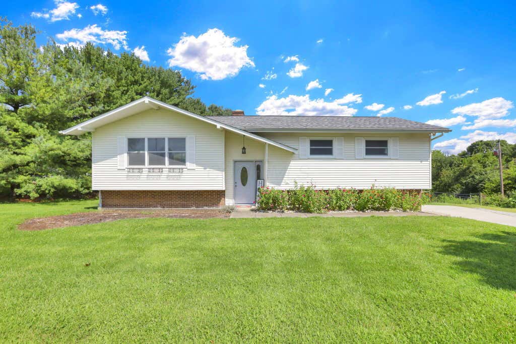 Photo of 1250 Rockmill Road NW, Lancaster, OH 43130 (MLS # 226031073)