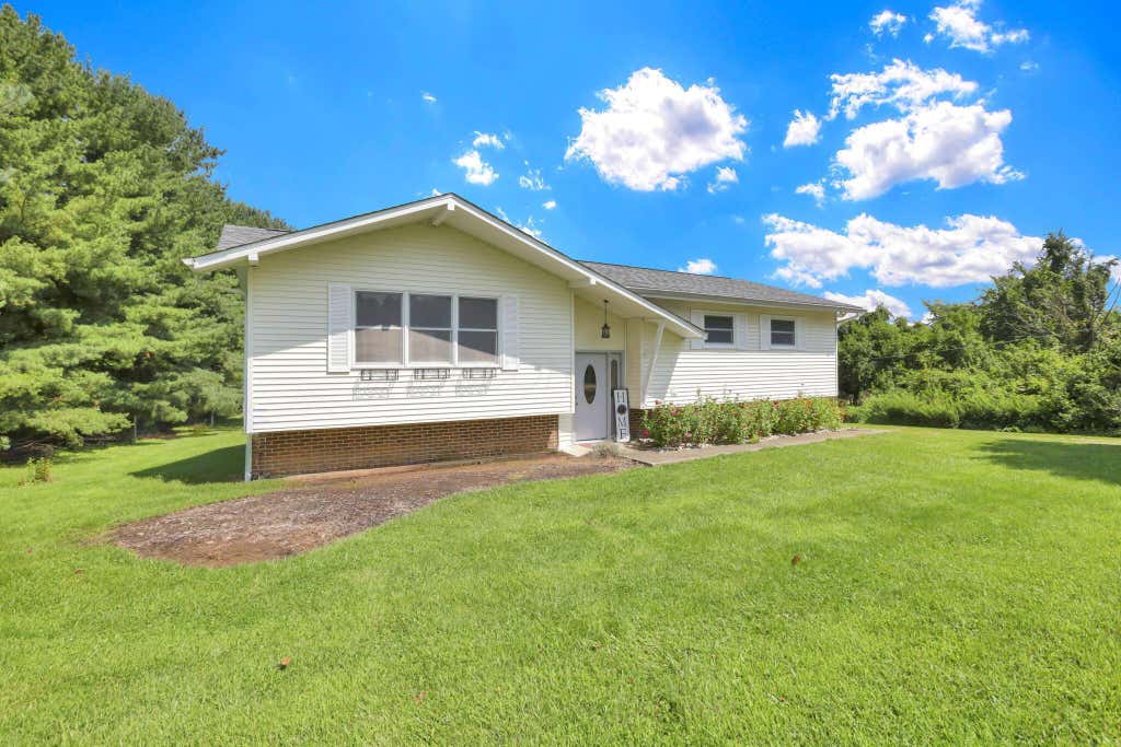 Photo of 1250 Rockmill Road NW, Lancaster, OH 43130 (MLS # 226031073)