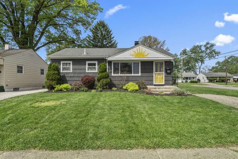 Photo of 3555 Sunny Glen Place, Columbus, OH 43224 (MLS # 226014168)