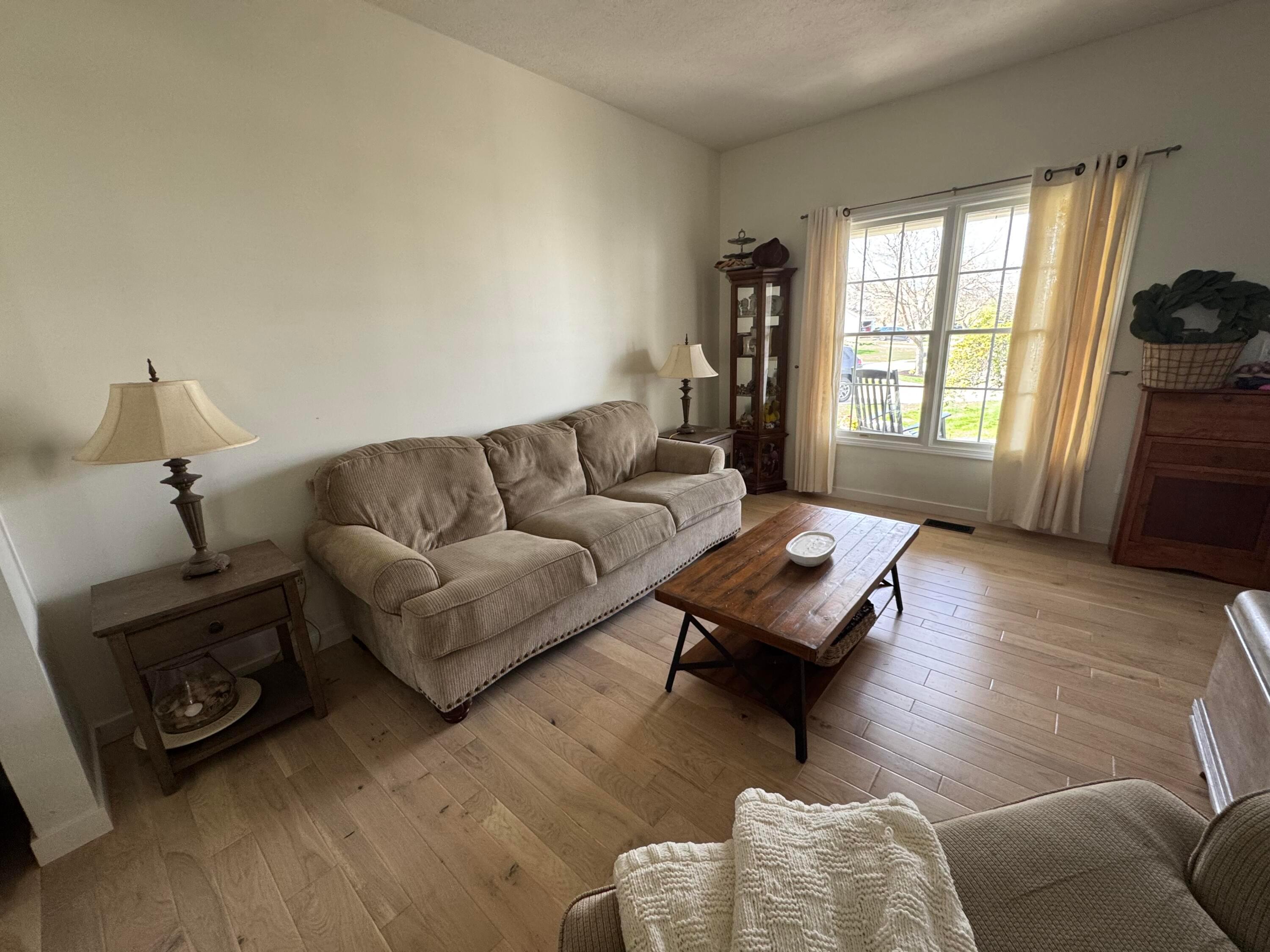 811 Lone Rise Drive, Marysville, Ohio image 8