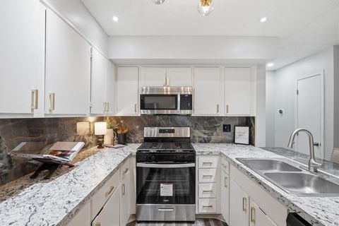 Photo of 5334 Darlington Road DR5334 #DR5334, Columbus, OH 43220 (MLS # 226013675)