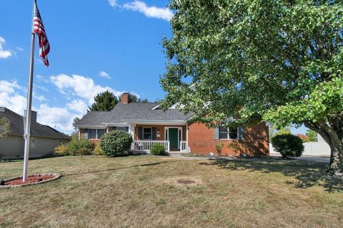 Photo of 26 Bluegrass Drive SW, Pataskala, OH 43062 (MLS # 225036218)