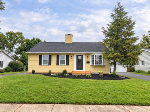 Photo of 4794 Hillcrest Street N, Hilliard, OH 43026 (MLS # 226036193)