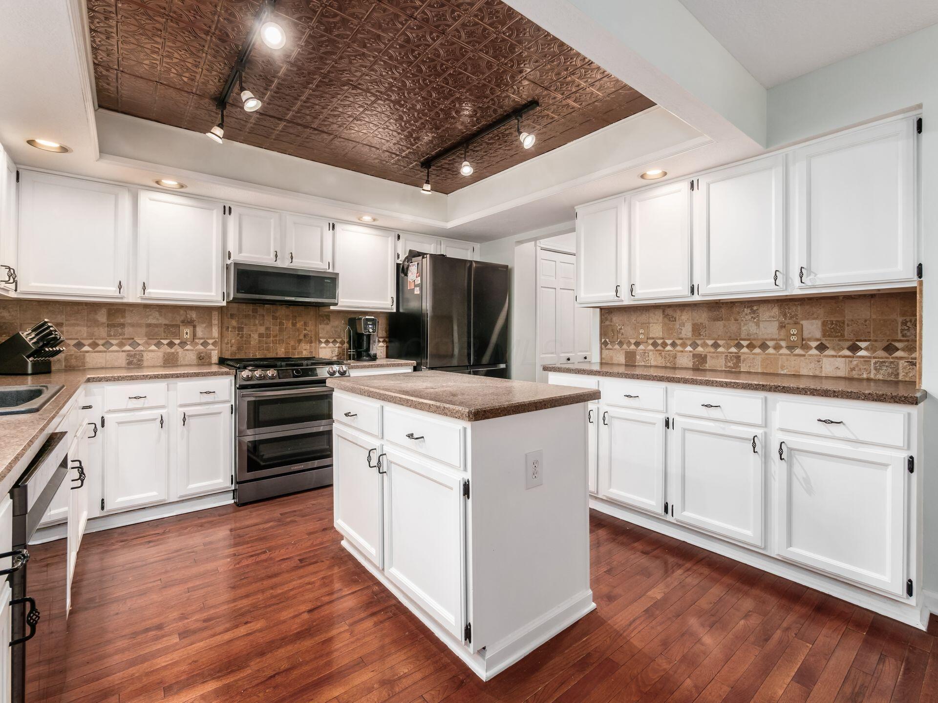 4777 Dunmann Way, Grove City, Ohio image 11