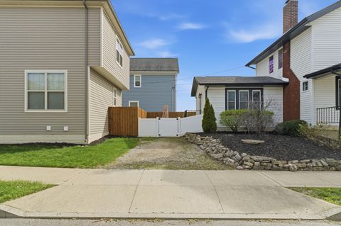 Tiny photo for 379 E 8th Avenue, Columbus, OH 43201 (MLS # 226010276)