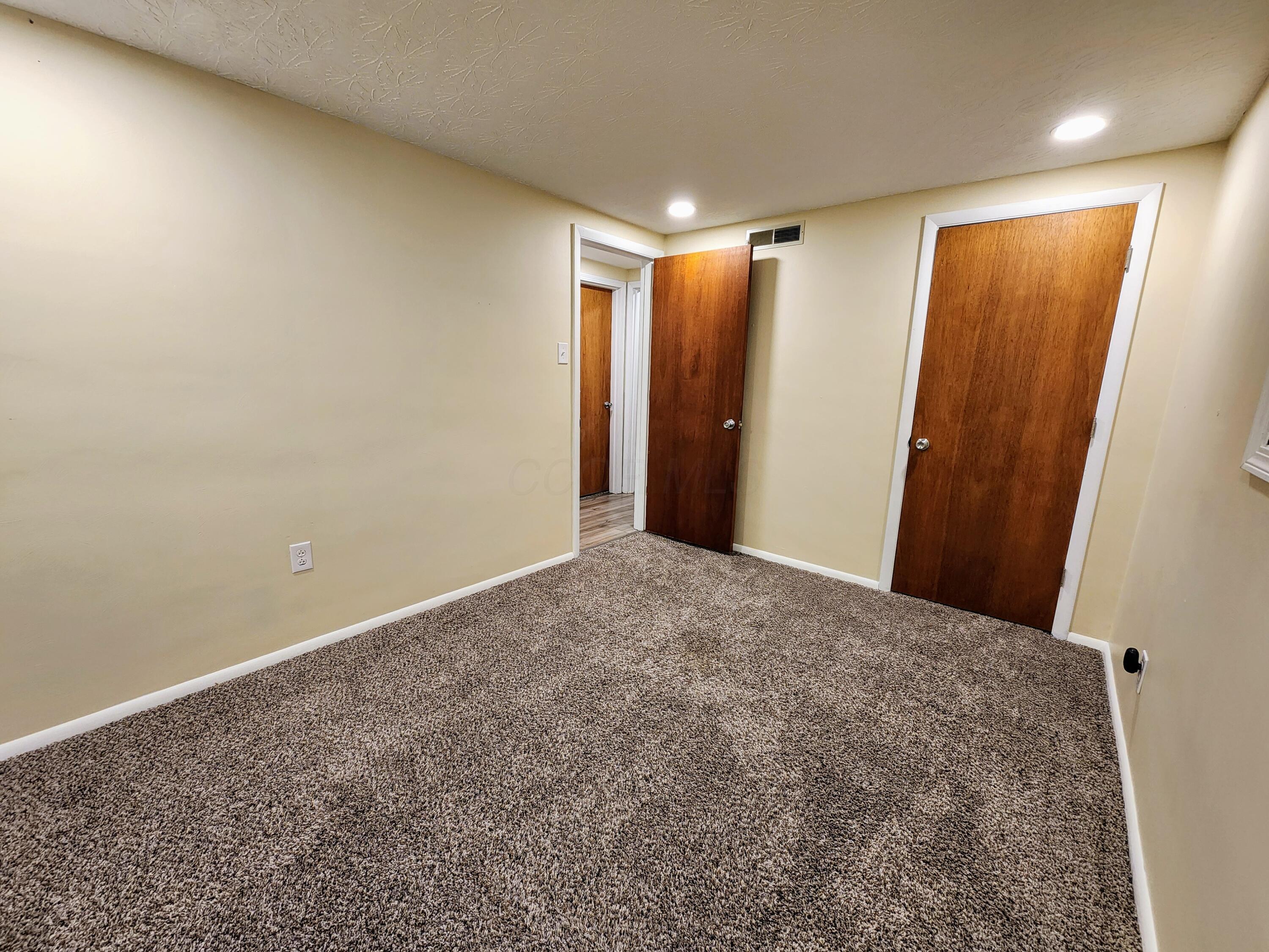 9005 Eckelberry Road, Cambridge, Ohio image 24