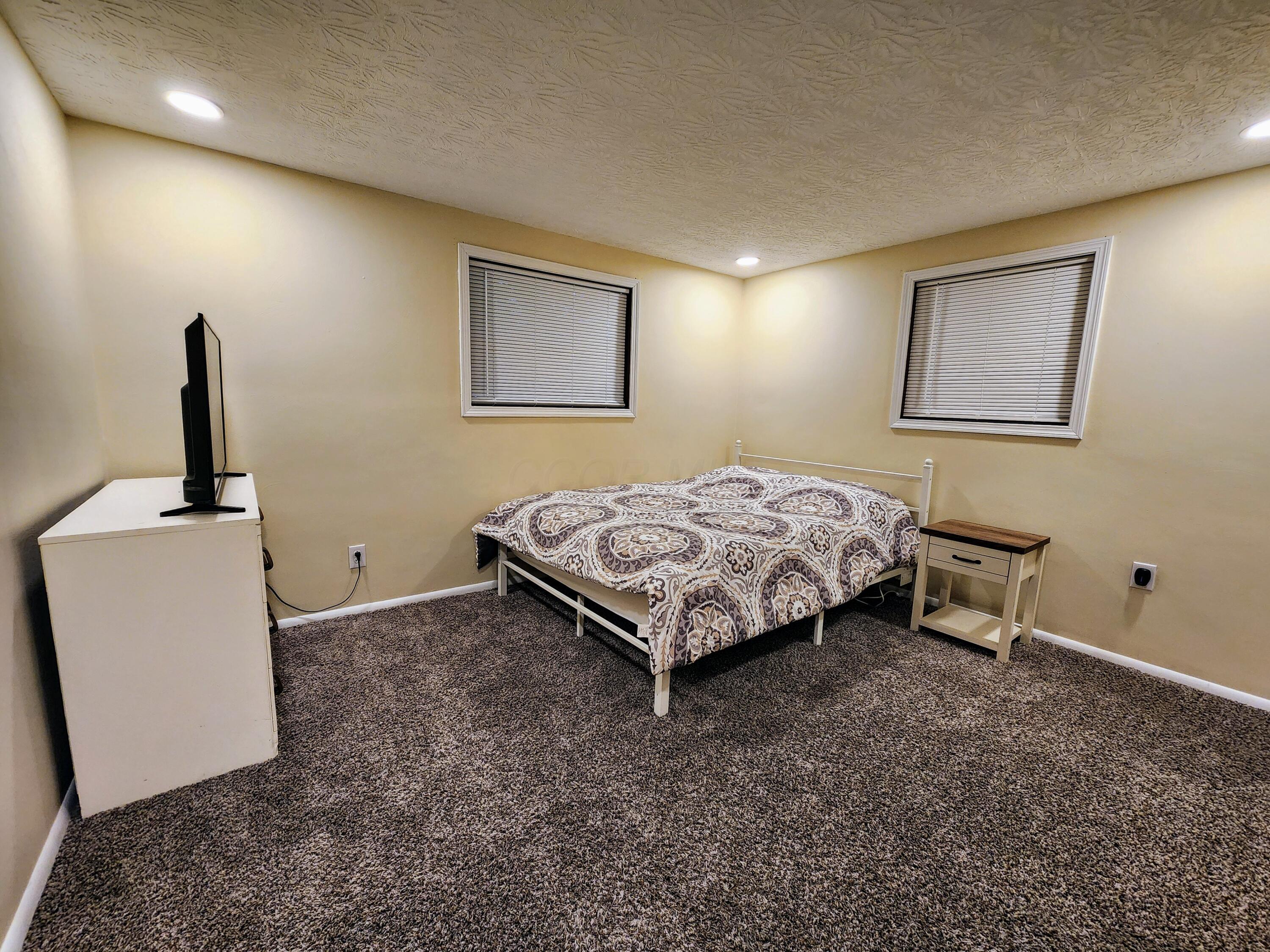 9005 Eckelberry Road, Cambridge, Ohio image 17