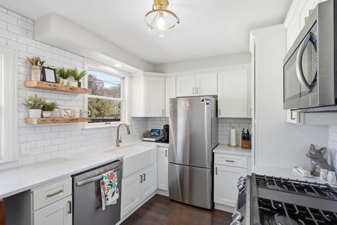 Tiny photo for 238 W Henderson Road, Columbus, OH 43214 (MLS # 225044189)