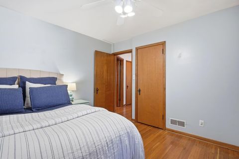 Tiny photo for 238 W Henderson Road, Columbus, OH 43214 (MLS # 225044189)